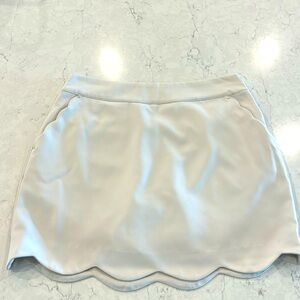 Vineyard Vines khaki colored performance skirt with scalloped hem in size 0.